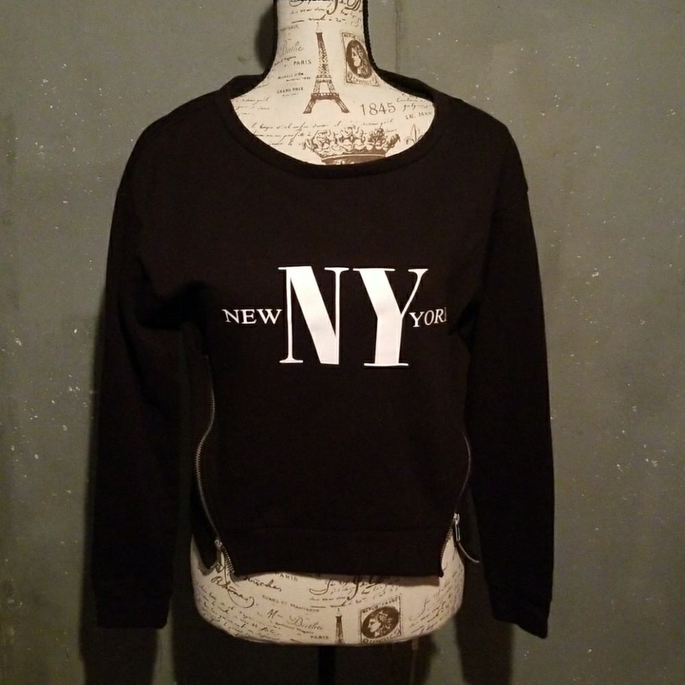 NWOT Divided New York Sweatshirt